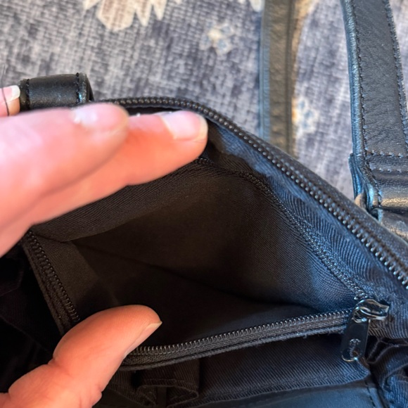 Vintage Fossil Women’s Black 100% Genuine Leather Crossbody Purse - Picture 10 of 16